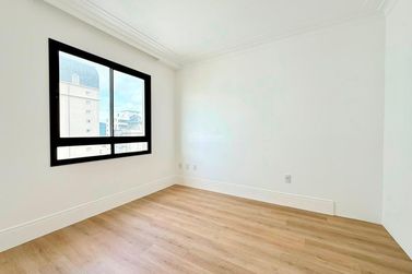 Apartamento &agrave; venda - 180m&sup2; - Meia Praia