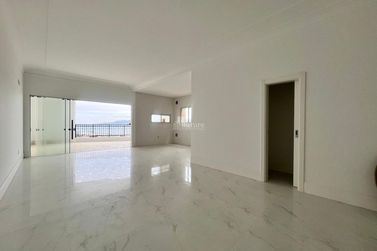 Apartamento &agrave; venda - 217m&sup2; - Meia Praia
