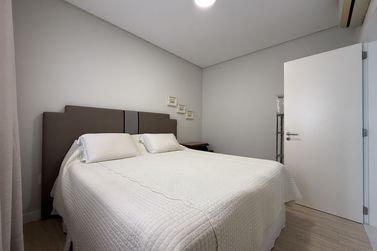 Apartamento &agrave; venda - 98000m&sup2; - Meia Praia
