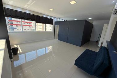 Sala Comercial &agrave; venda - 60m&sup2; - Meia Praia