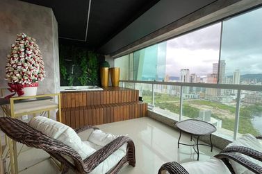 Apartamento &agrave; venda - 270m&sup2; - Meia Praia
