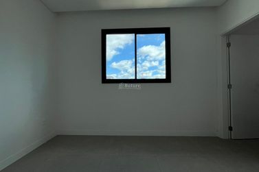 Apartamento &agrave; venda - 137m&sup2; - Meia Praia