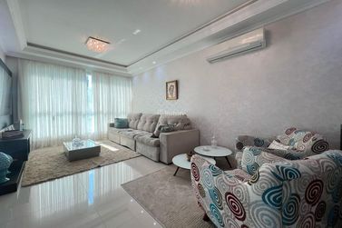 Apartamento &agrave; venda - 171m&sup2; - Meia Praia