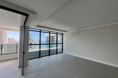 Apartamento &agrave; venda - 184m&sup2; - Meia Praia