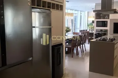 Casa &agrave; venda - 380m&sup2; - Meia Praia