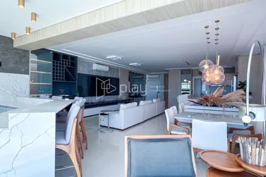 Apartamento &agrave; venda - 198m&sup2; - Meia Praia