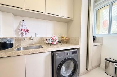 Apartamento &agrave; venda - 141m&sup2; - Meia Praia