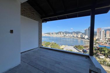 Casa &agrave; venda - 200m&sup2; - Canto da Praia