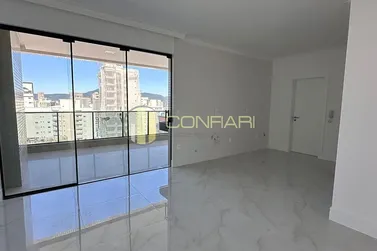 Apartamento &agrave; venda - 135m&sup2; - meia praia