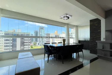 Apartamento &agrave; venda - 181m&sup2; - Meia Praia