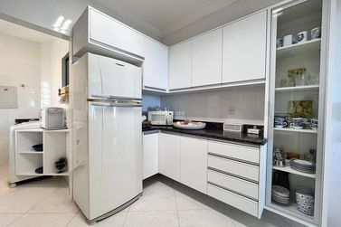 Apartamento &agrave; venda - 170m&sup2; - Meia Praia