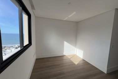 Apartamento &agrave; venda - 185m&sup2; - Meia Praia