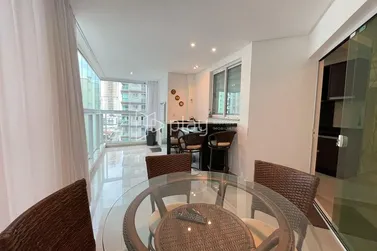 Apartamento &agrave; venda - 130m&sup2; - Meia Praia