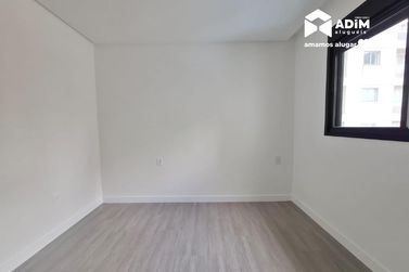Apartamento para alugar - 132m&sup2; - Meia Praia