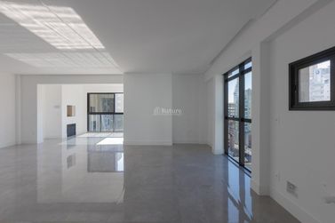 Apartamento &agrave; venda - 198m&sup2; - Meia Praia