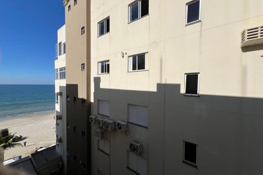 Apartamento &agrave; venda - 160m&sup2; - Meia Praia