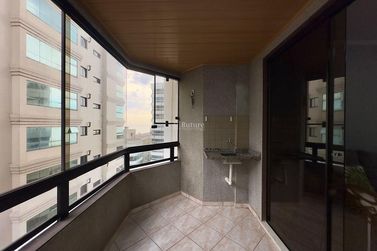 Apartamento &agrave; venda - 115m&sup2; - Meia Praia