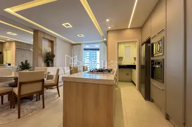 Apartamento &agrave; venda - 128m&sup2; - Meia Praia
