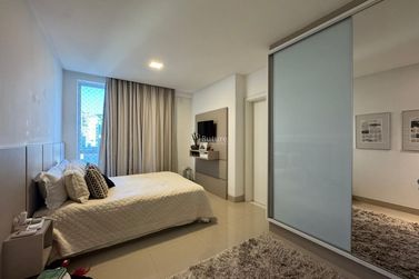 Apartamento &agrave; venda - 155m&sup2; - Meia Praia