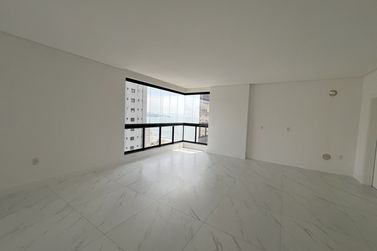 Apartamento &agrave; venda - 129m&sup2; - Meia Praia