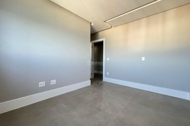 Apartamento &agrave; venda - 200m&sup2; - Meia Praia
