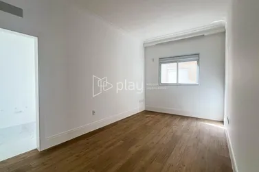Apartamento &agrave; venda - 140m&sup2; - Meia Praia