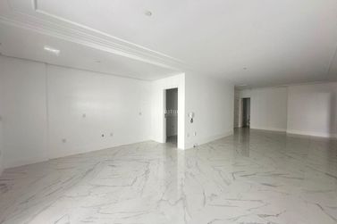 Apartamento &agrave; venda - 185m&sup2; - Meia Praia