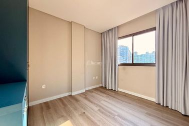 Apartamento &agrave; venda - 114m&sup2; - Meia Praia