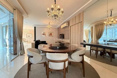 Apartamento &agrave; venda - 198m&sup2; - Meia Praia