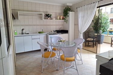 Apartamento &agrave; venda - 214m&sup2; - Meia Praia