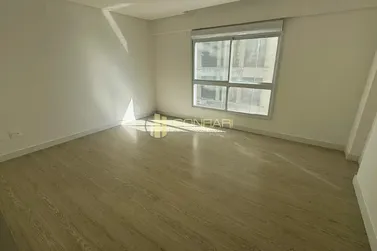 Apartamento &agrave; venda - 179m&sup2; - Meia Praia