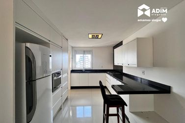 Apartamento para alugar - 182m&sup2; - Centro