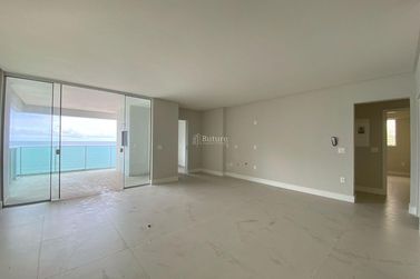 Apartamento &agrave; venda - 157m&sup2; - Meia Praia