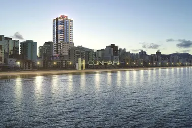 Apartamento &agrave; venda - 211m&sup2; - Meia Praia