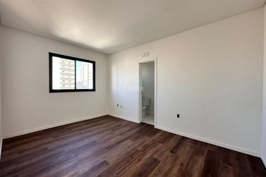 Apartamento &agrave; venda - 138m&sup2; - Meia Praia