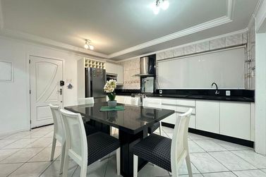 Apartamento &agrave; venda - 165m&sup2; - Centro