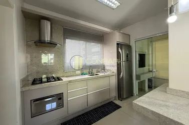 Apartamento &agrave; venda - 123m&sup2; - Meia Praia