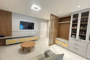 Apartamento &agrave; venda - 202m&sup2; - Meia Praia