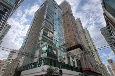 Apartamento &agrave; venda - 141m&sup2; - Meia Praia
