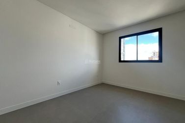 Apartamento &agrave; venda - 137m&sup2; - Meia Praia