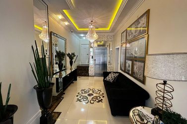 Apartamento &agrave; venda - 128m&sup2; - Meia Praia