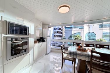 Apartamento &agrave; venda - 176m&sup2; - Meia Praia
