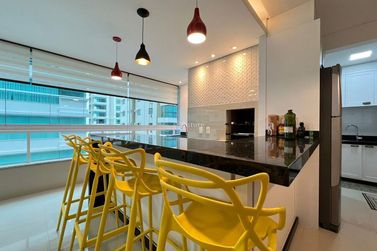 Apartamento &agrave; venda - 150m&sup2; - Meia Praia