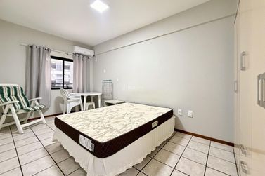 Apartamento &agrave; venda - 120m&sup2; - Meia Praia