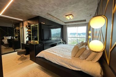 Apartamento &agrave; venda - 270m&sup2; - Meia Praia