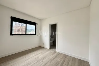 Apartamento &agrave; venda - 138m&sup2; - Centro