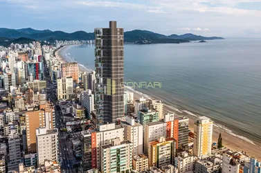 Apartamento &agrave; venda - 178m&sup2; - Meia Praia