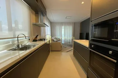 Apartamento &agrave; venda - 136m&sup2; - Meia praia