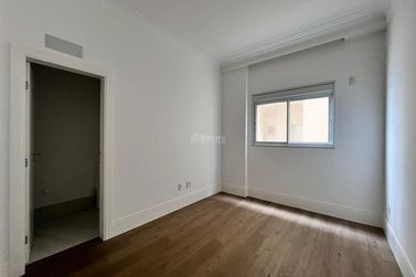 Apartamento &agrave; venda - 217m&sup2; - Meia Praia