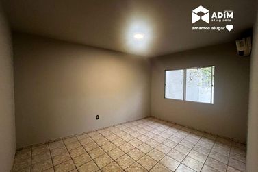 Casa para alugar - 211m&sup2; - Centro